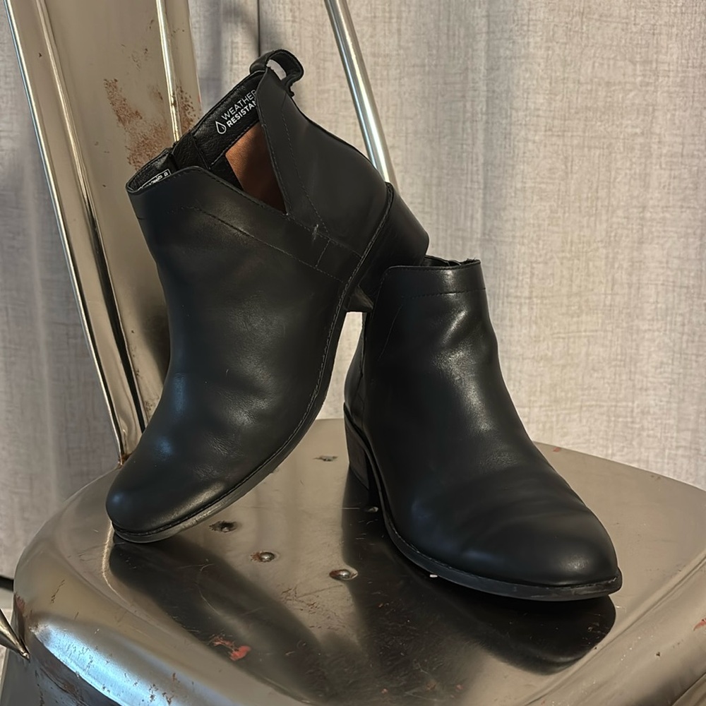 Vionic Weather Resistant Black Leather Boots